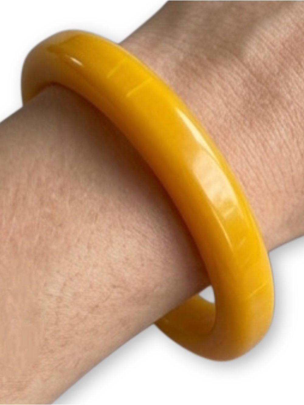 Vintage Butterscotch Yellow Bakelite Seamless Smooth Chunky Bangle Bracelet